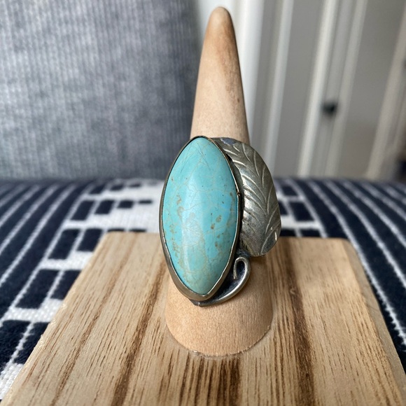 Vintage Navajo Turquoise Ring - Picture 4 of 16